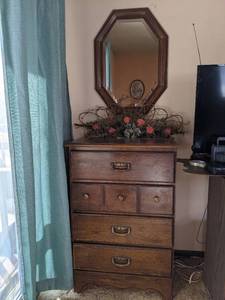 lot 100 image: Small Wood Dresser, Mirror & Floral Decor