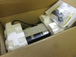 lot 4 image: (D-3) APC Smart-UPS 750VA 100V...