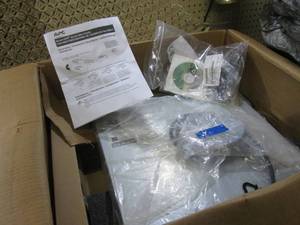 lot 50 image: (D-1) APC Smart-UPS ...