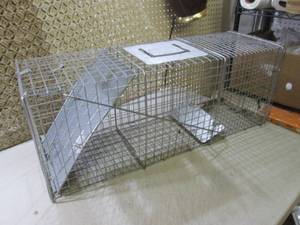 lot 58 image: (EW5) Advantek Live Trap 32 x 10 1...