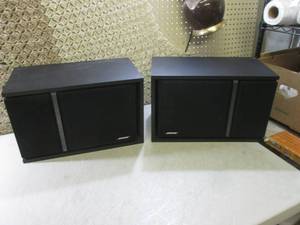 lot 65 image: (BSB) Pair Bose 301 Series III Dire...
