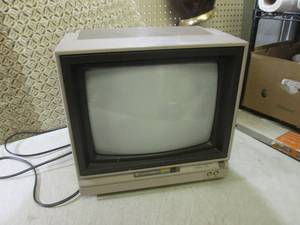 lot 66 image: (BS) Vintage Commodore Model 1702 V...