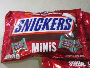 lot 105 image: (B-1) 3 Bags of Snickers Minis Cand...