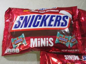 lot 106 image: (B-1) 3 Bags of Snickers Minis Cand...
