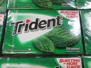 lot 112 image: (B-1) 24 Packs Trident Spearmint Gu...