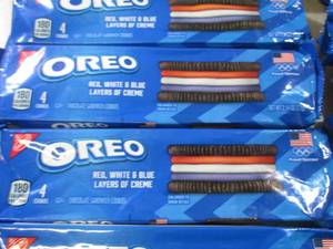 lot 118 image: (B-2) 12 Packs Oreo Red White and B...