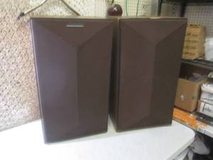 lot 215 image: (RMC) Pair of Vintage Marantz HD 77...