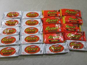 lot 236 image: (B-1) 20 Assorted Reeses Peanut But...