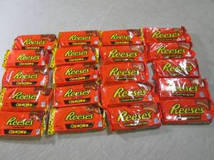 lot 243 image: (B-1) 20 Assorted Reeses Peanut But...