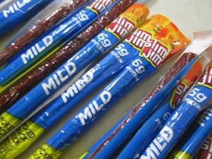 lot 252 image: (EC2) 25 Slim Jim Mild Smoked Snack...
