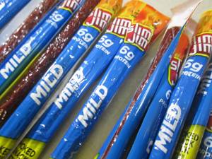 lot 253 image: (EC2) 25 Slim Jim Mild Smoked Snack...
