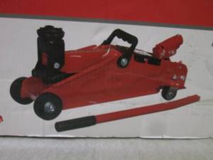 lot 261 image: (D-2) Hyper Tough 2-Ton Hydraulic T...