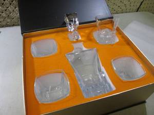 lot 267 image: (F-3) Kanars Crystal Decanter and 4...