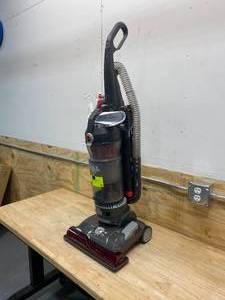 lot 38 image: HOOVER WindTunnel 3 Max Performance Pet Bagless Upright Vacuum Cleaner