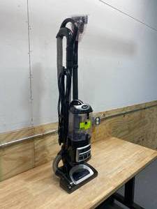 lot 39 image: SHARK Navigator Lift-Away DLX Vacuum Cleaner