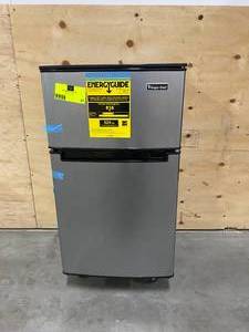 lot 47 image: MAGIC CHEF 3.1 cu. ft. Mini Fridge in Stainless Look