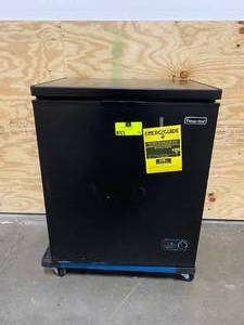 lot 60 image: MAGIC CHEF 5.0 cu. ft. Chest Freezer in Black (not cooling)