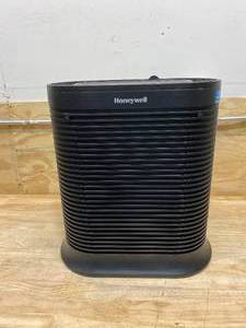 lot 65 image: HONEYWELL HEPA Allergen Remover Air Purifier