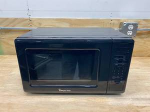 lot 75 image: MAGIC CHEF 0.7 cu. ft. Countertop Microwave in Black with Gray Cavity