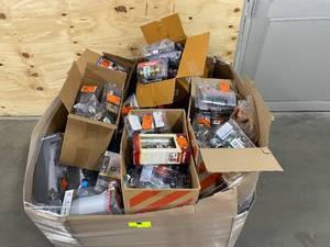 lot 98 image: KWIKSET-  Lot of door locks