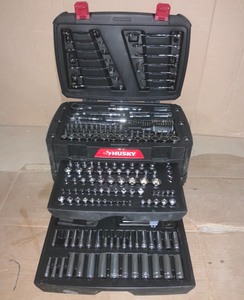 HUSKY TOOL 270 PIECE  MECHANIC TOOL SET WITH WRENCH SET. SEE PICTURES