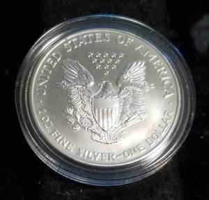 1998 AMERICAN SILVER EAGLE 1 TROY OZ. .999 FINE SILVER IN AIRTITE