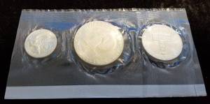 1976 BICENTENNIAL US MINT SILVER COIN SET (3 COINS)