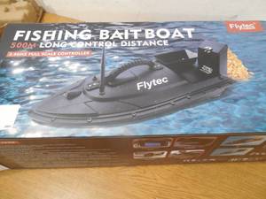 CIS V500 23 Remote Controlled Bait Boat with 1500-Ft. Range