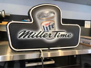 lot 25 image: Vintage 1997 Miller Light Neon sign. 