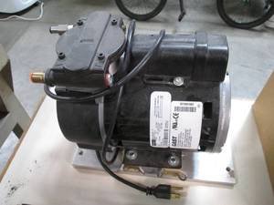lot 23 image: Gast 115v 3.6amp 13HP 100PSIG Clas...