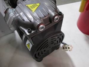 lot 43 image: Gast 115v 3.1amp 14HP Capacity 100...