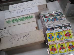 lot 46 image: HUGE lot of Topps Baseball Cards. 5...