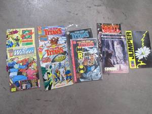 lot 55 image: Lot of Vintage Collectible Comic Bo...