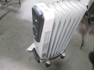 lot 59 image: Intertek Portable Electric 1500W Oi...