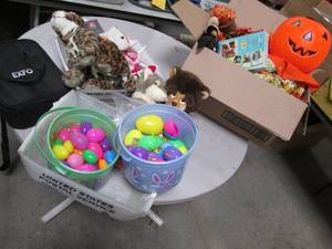 lot 96 image: Large fun lot of random stuff like ...