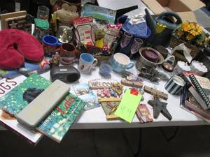 lot 99 image: AWESOME household dcor lot with s...
