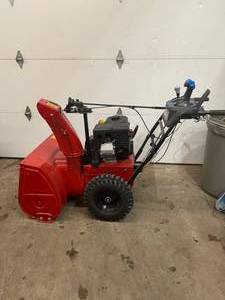 Toro Power Max 28 in. 265 cc Two Stage Gas Snow Blower in good conditions