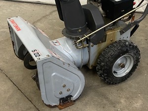 lot 8 image: Craftsman 522 Snow Blower