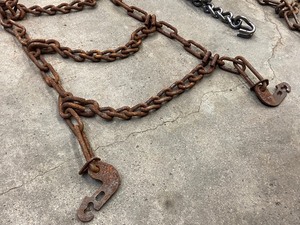 lot 11 image: Set Of (2) 10x16.5 Tire Chains