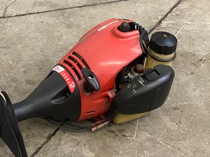 lot 22 image: Homelite Z830SB Trimmer
