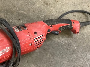 lot 25 image: Milwaukee 7  9 Grinder