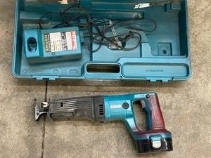 lot 29 image: Makita Cordless Reciprocating Saw With Case