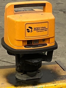 lot 32 image: Spectra Laserplane 500-C Cordless Laser Set