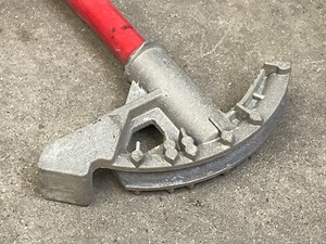 lot 35 image: GB 910 Commercial 12 Conduit Bender