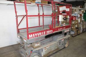 1994 MEC Aerial Work Platforms 24VDC Electric Lift 95Lx33Wx80H 2033
