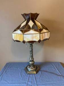 lot 7 image: Stained Glass Lamp