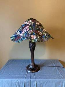 lot 8 image: Colorful Stained Glass Lamp