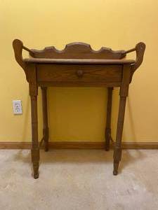 lot 16 image: Vintage Wooden Wash Station Table