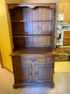 lot 6 image: China Hutch