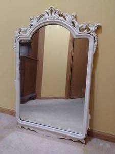 lot 28 image: Vintage Wall Mirror